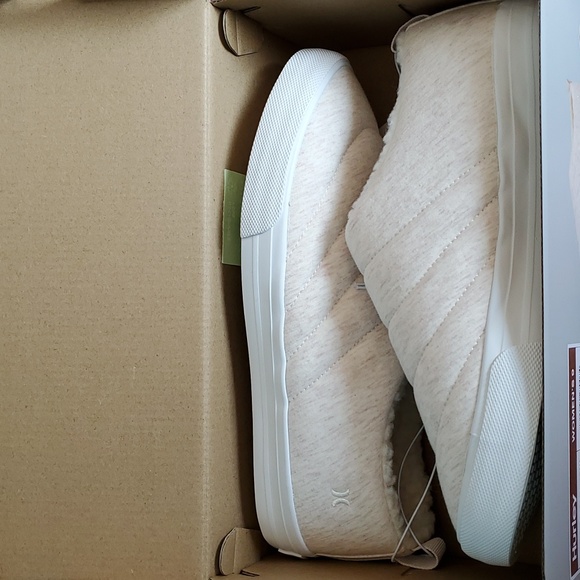 Hurley Women's Arlo Puff Natural Sherpa Shoes - Picture 9 of 9